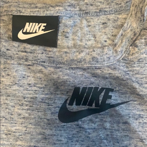 Nike tee shirt, shoulder detailing! - Picture 2 of 4